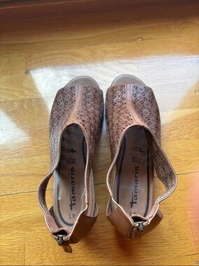 Tamaris Women's Brown Laser-Cut Slingback Mules